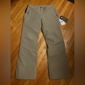 Beige ski/snowboard pants! Never worn tags still on